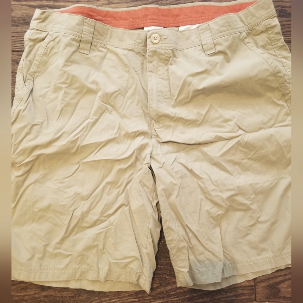Columbia lightweight khaki shorts